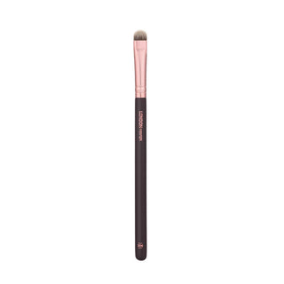 SHORT SHADING BRUSH - 204 - Realness of Beauty